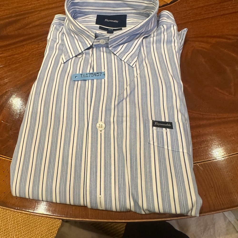 Faconable blue striped button down - Picture 2 of 4